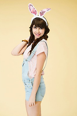 포토 JPG 스튜디오촬영 서양인 외국인 백인 해외기획촬영 우먼라이프 여자 2013년태국 모션 실내 한명 서기 미소 사람 상반신 20대 성인 옆모습 손들기 귀여움 토끼머리띠 여자만 여자한명만 성인여자만 청년만 청년여자만 성인한명만 청년여자한명만 성인여자한명만 성인만 국내포토 1 라이프스타일 뷰포인트 컨셉 표정 인종 청년 내부 머리띠 파일형식