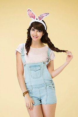 포토 JPG 스튜디오촬영 서양인 외국인 백인 해외기획촬영 우먼라이프 여자 2013년태국 모션 실내 한명 서기 미소 사람 상반신 20대 성인 앞모습 머리카락 귀여움 만지기 토끼머리띠 여자만 여자한명만 성인여자만 청년만 청년여자만 성인한명만 청년여자한명만 성인여자한명만 성인만 국내포토 1 라이프스타일 뷰포인트 컨셉 표정 인종 청년 내부 머리 머리띠 파일형식