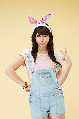 포토 JPG 스튜디오촬영 서양인 외국인 백인 해외기획촬영 우먼라이프 여자 2013년태국 허리손 손가락 모션 실내 윙크 한명 서기 사람 상반신 20대 성인 앞모습 귀여움 토끼머리띠 브이 여자만 여자한명만 성인여자만 청년만 청년여자만 성인한명만 청년여자한명만 성인여자한명만 성인만 국내포토 1 라이프스타일 손 뷰포인트 포즈 컨셉 표정 인종 손짓 청년 내부 머리띠 파일형식