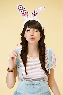 포토 JPG 스튜디오촬영 서양인 외국인 백인 해외기획촬영 우먼라이프 여자 2013년태국 모션 실내 막대사탕 윙크 한명 서기 들기 사람 상반신 20대 성인 앞모습 귀여움 토끼머리띠 입내밀기 여자만 여자한명만 성인여자만 청년만 청년여자만 성인한명만 청년여자한명만 성인여자한명만 성인만 국내포토 1 라이프스타일 뷰포인트 컨셉 표정 사탕 인종 청년 내부 머리띠 파일형식