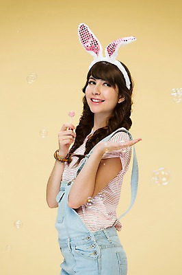 포토 JPG 스튜디오촬영 서양인 외국인 백인 해외기획촬영 우먼라이프 여자 2013년태국 모션 실내 막대사탕 한명 서기 미소 들기 사람 손짓 상반신 20대 성인 옆모습 귀여움 비눗방울 토끼머리띠 여자만 여자한명만 성인여자만 청년만 청년여자만 성인한명만 청년여자한명만 성인여자한명만 성인만 국내포토 1 라이프스타일 뷰포인트 컨셉 표정 사탕 인종 청년 내부 머리띠 파일형식