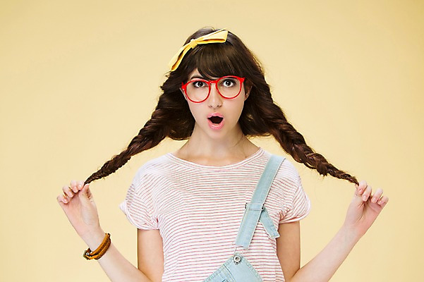 포토 JPG 스튜디오촬영 서양인 외국인 백인 해외기획촬영 우먼라이프 여자 리본 2013년태국 모션 실내 한명 서기 사람 상반신 20대 성인 앞모습 머리카락 귀여움 놀람 잡기 뿔테안경 여자만 여자한명만 성인여자만 청년만 청년여자만 성인한명만 청년여자한명만 성인여자한명만 성인만 국내포토 1 라이프스타일 감정 안경 뷰포인트 컨셉 표정 인종 청년 내부 머리 파일형식