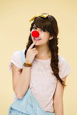 포토 JPG 스튜디오촬영 서양인 외국인 백인 해외기획촬영 우먼라이프 여자 리본 2013년태국 장난 모션 실내 한명 서기 미소 사람 손짓 상반신 20대 성인 앞모습 귀여움 빨간코 여자만 여자한명만 성인여자만 청년만 청년여자만 성인한명만 청년여자한명만 성인여자한명만 성인만 국내포토 1 라이프스타일 뷰포인트 컨셉 표정 인종 청년 내부 파일형식