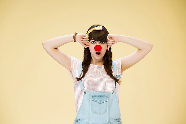 포토 JPG 스튜디오촬영 서양인 외국인 백인 해외기획촬영 우먼라이프 여자 리본 2013년태국 장난 모션 실내 한명 서기 사람 상반신 20대 성인 앞모습 손들기 빨간코 여자만 여자한명만 성인여자만 청년만 청년여자만 성인한명만 청년여자한명만 성인여자한명만 성인만 국내포토 1 라이프스타일 뷰포인트 인종 청년 내부 파일형식