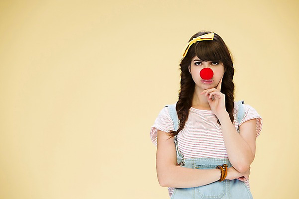 포토 JPG 스튜디오촬영 서양인 외국인 백인 해외기획촬영 우먼라이프 여자 리본 2013년태국 장난 모션 실내 한명 서기 사람 손짓 상반신 20대 성인 앞모습 팔짱 빨간코 여자만 여자한명만 성인여자만 청년만 청년여자만 성인한명만 청년여자한명만 성인여자한명만 성인만 국내포토 1 라이프스타일 뷰포인트 인종 청년 내부 파일형식