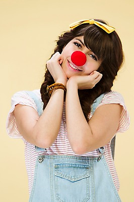 포토 JPG 스튜디오촬영 서양인 외국인 백인 해외기획촬영 우먼라이프 여자 리본 2013년태국 장난 모션 실내 한명 서기 사람 상반신 20대 성인 앞모습 귀여움 턱괴기 빨간코 여자만 여자한명만 성인여자만 청년만 청년여자만 성인한명만 청년여자한명만 성인여자한명만 성인만 국내포토 1 라이프스타일 뷰포인트 컨셉 인종 청년 내부 파일형식