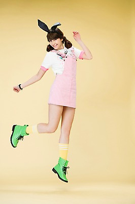 포토 JPG 스튜디오촬영 전신 서양인 외국인 백인 해외기획촬영 우먼라이프 여자 2013년태국 모션 실내 한명 미소 사람 20대 성인 앞모습 달리기 귀여움 즐거움 토끼머리띠 다리들기 여자만 여자한명만 성인여자만 청년만 청년여자만 성인한명만 청년여자한명만 성인여자한명만 성인만 국내포토 1 라이프스타일 감정 뷰포인트 컨셉 표정 인종 청년 내부 머리띠 파일형식