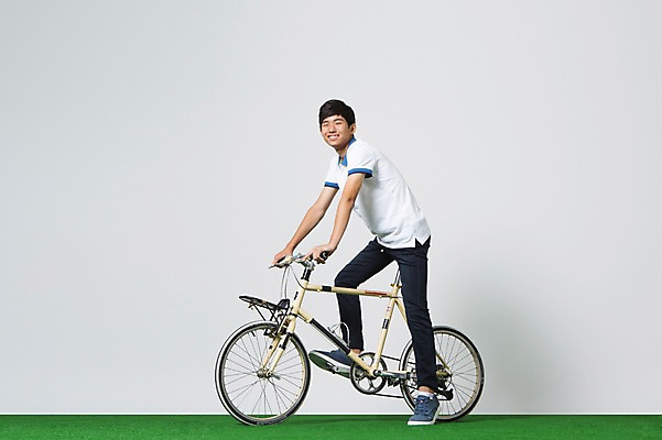 포토 JPG 스튜디오촬영 전신 학생 남자 남학생 모션 청소년 실내 한명 웃음 사람 앉기 동양인 옆모습 10대 캐주얼 십대라이프스타일 자전거 한국인 남자만 남자한명만 십대만 십대남자만 십대남자한명만 국내포토 1 라이프스타일 옷 뷰포인트 표정 인종 내부 바이크 파일형식