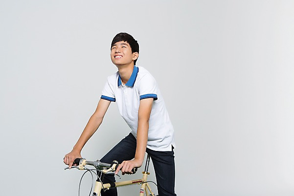 포토 JPG 스튜디오촬영 학생 남자 남학생 모션 청소년 실내 한명 웃음 사람 앉기 동양인 상반신 10대 캐주얼 십대라이프스타일 자전거 한국인 남자만 남자한명만 십대만 십대남자만 십대남자한명만 국내포토 1 라이프스타일 옷 표정 인종 내부 바이크 파일형식