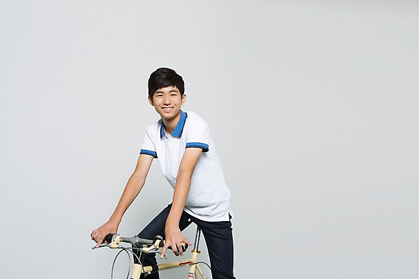 포토 JPG 스튜디오촬영 학생 남자 남학생 모션 청소년 실내 한명 웃음 사람 앉기 동양인 상반신 10대 캐주얼 십대라이프스타일 자전거 한국인 남자만 남자한명만 십대만 십대남자만 십대남자한명만 국내포토 1 라이프스타일 옷 표정 인종 내부 바이크 파일형식