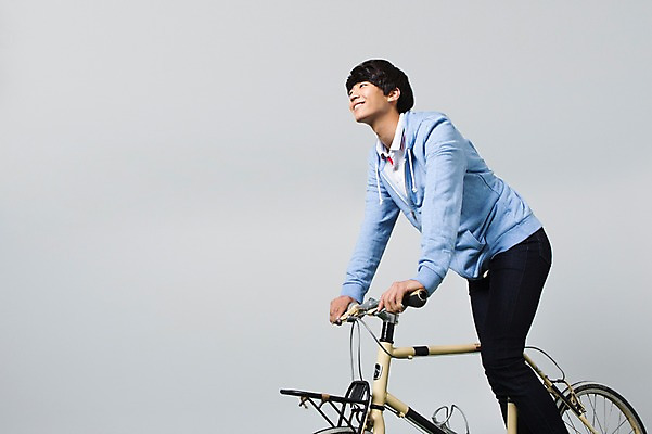 포토 JPG 스튜디오촬영 학생 남자 남학생 모션 청소년 실내 한명 웃음 사람 앉기 동양인 상반신 10대 캐주얼 십대라이프스타일 자전거 한국인 남자만 남자한명만 십대만 십대남자만 십대남자한명만 국내포토 1 라이프스타일 옷 표정 인종 내부 바이크 파일형식