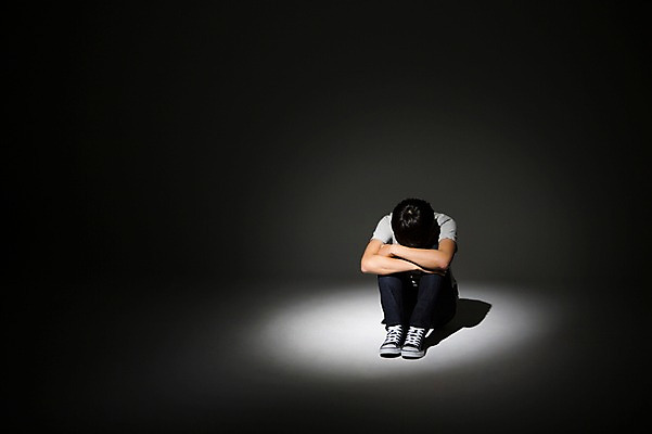 포토 JPG 스튜디오촬영 전신 남자 남학생 모션 청소년 실내 한명 사람 앉기 앞모습 10대 십대라이프스타일 한국인 왕따 학교폭력 십대남자한명만 국내포토 1 학생 라이프스타일 뷰포인트 동양인 내부 폭력 남자한명만 십대남자만 파일형식