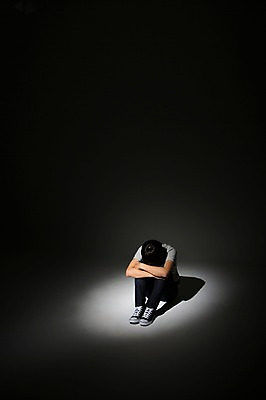 포토 JPG 스튜디오촬영 전신 남자 남학생 모션 청소년 실내 한명 앉기 앞모습 10대 캐주얼 십대라이프스타일 한국인 왕따 학교폭력 십대남자한명만 국내포토 1 학생 라이프스타일 옷 뷰포인트 사람 동양인 내부 폭력 남자한명만 십대남자만 파일형식