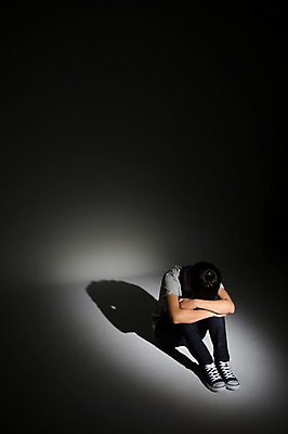 포토 JPG 스튜디오촬영 전신 남자 남학생 모션 청소년 실내 한명 사람 앉기 동양인 앞모습 10대 캐주얼 십대라이프스타일 한국인 왕따 학교폭력 남자만 남자한명만 십대만 십대남자만 십대남자한명만 국내포토 1 학생 라이프스타일 옷 뷰포인트 인종 내부 폭력 파일형식