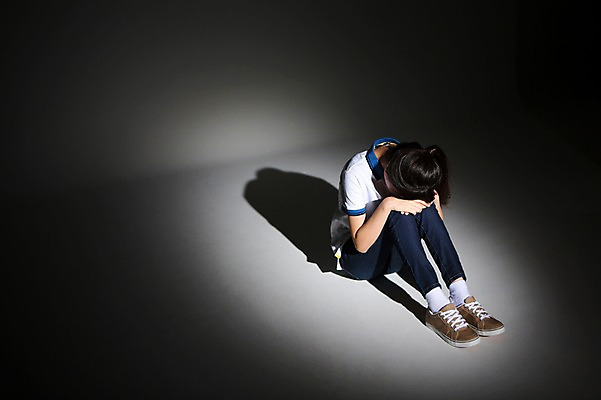 포토 JPG 스튜디오촬영 전신 여학생 여자 모션 청소년 실내 한명 사람 앉기 동양인 앞모습 10대 캐주얼 십대라이프스타일 한국인 왕따 학교폭력 여자만 여자한명만 십대만 십대여자만 십대여자한명만 국내포토 1 학생 라이프스타일 옷 뷰포인트 인종 내부 폭력 파일형식