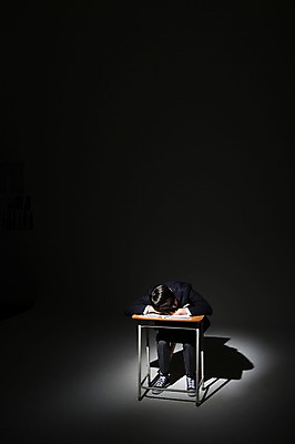 포토 JPG 스튜디오촬영 전신 남자 교복 남학생 엎드리기 모션 청소년 실내 한명 사람 앉기 동양인 앞모습 10대 십대라이프스타일 한국인 책상 교과서 왕따 학교폭력 남자만 남자한명만 십대만 십대남자만 십대남자한명만 국내포토 1 학생 라이프스타일 옷 뷰포인트 가구 교재 인종 내부 폭력 파일형식