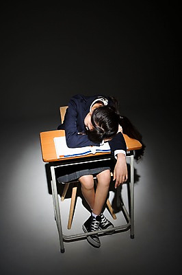 포토 JPG 스튜디오촬영 전신 여학생 여자 교복 엎드리기 의자 모션 청소년 실내 한명 사람 앉기 동양인 앞모습 10대 십대라이프스타일 한국인 책상 교과서 왕따 학교폭력 여자만 여자한명만 십대만 십대여자만 십대여자한명만 국내포토 1 학생 라이프스타일 옷 뷰포인트 가구 교재 인종 내부 폭력 파일형식