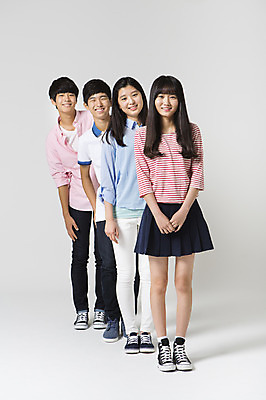 포토 JPG 스튜디오촬영 전신 여학생 여자 남자 남학생 모션 청소년 함께함 실내 서기 사람 동양인 여러명 앞모습 10대 캐주얼 친구 십대라이프스타일 한국인 일렬 십대만 국내포토 학생 라이프스타일 옷 뷰포인트 다수 컨셉 관계 인종 내부 파일형식