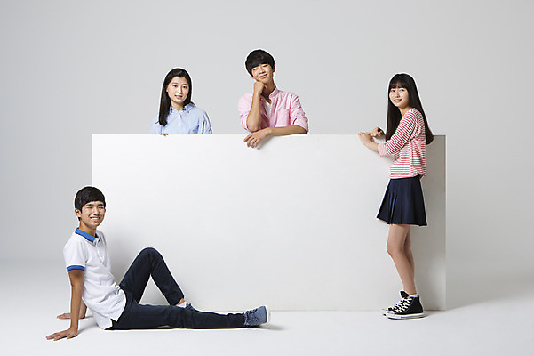 포토 JPG 스튜디오촬영 전신 배너 여학생 여자 남자 남학생 모션 청소년 함께함 실내 서기 사람 앉기 동양인 여러명 상반신 앞모습 10대 캐주얼 친구 십대라이프스타일 한국인 알림 십대만 국내포토 학생 라이프스타일 옷 뷰포인트 다수 컨셉 관계 인종 내부 파일형식