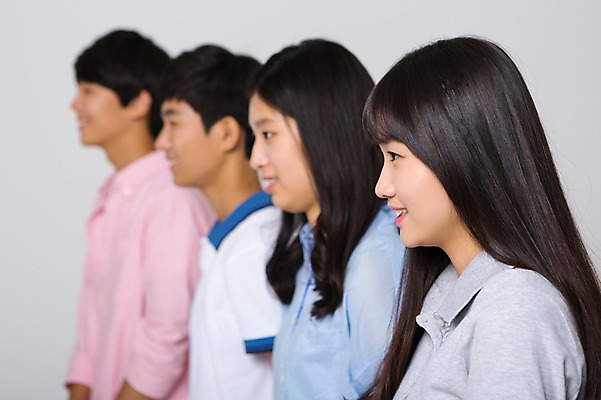 포토 JPG 스튜디오촬영 응시 여학생 여자 남자 남학생 모션 청소년 함께함 실내 서기 미소 사람 동양인 여러명 상반신 앞모습 10대 캐주얼 친구 십대라이프스타일 한국인 일렬 십대만 국내포토 학생 라이프스타일 시선 옷 뷰포인트 다수 컨셉 관계 표정 인종 내부 파일형식