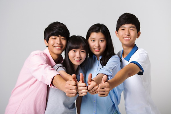 포토 JPG 스튜디오촬영 여학생 여자 남자 남학생 모션 청소년 함께함 실내 서기 미소 사람 동양인 손짓 여러명 상반신 앞모습 10대 캐주얼 친구 십대라이프스타일 한국인 최고 십대만 국내포토 학생 라이프스타일 옷 뷰포인트 다수 컨셉 관계 표정 인종 내부 파일형식