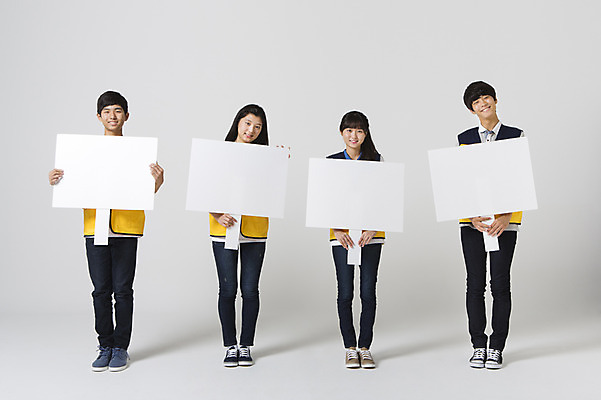 포토 JPG 스튜디오촬영 전신 배너 여학생 여자 남자 남학생 캠페인 모션 청소년 사각프레임 함께함 광고판 실내 서기 미소 들기 사람 동양인 여러명 앞모습 10대 캐주얼 친구 십대라이프스타일 한국인 조끼 봉사 알림 십대만 국내포토 학생 라이프스타일 옷 뷰포인트 다수 컨셉 관계 프레임 알림판 표정 인종 내부 사각형 외투 도움 판 파일형식