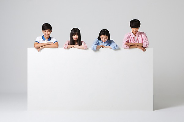 포토 JPG 스튜디오촬영 배너 여학생 여자 남자 남학생 모션 청소년 함께함 실내 서기 사람 동양인 여러명 상반신 앞모습 10대 캐주얼 친구 십대라이프스타일 한국인 알림 십대만 국내포토 학생 라이프스타일 옷 뷰포인트 다수 컨셉 관계 인종 내부 파일형식