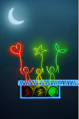 PSD 편집 편집이미지 백그라운드 상상 포토일러 밤하늘 사람 세명 빛 광선 초승달 신호등 합성 네온 라이트페인팅 네온아트 이미지편집 페인팅 하늘 달 야간 파일형식