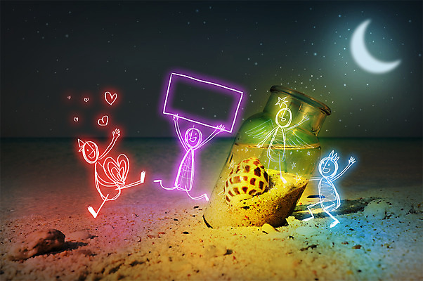 PSD 편집 편집이미지 백그라운드 상상 놀이 포토일러 밤하늘 유리병 사람 여러명 빛 모래사장 광선 소라 초승달 합성 네온 라이트페인팅 네온아트 이미지편집 바다 다수 페인팅 하늘 병_용기 어패류 달 야간 파일형식