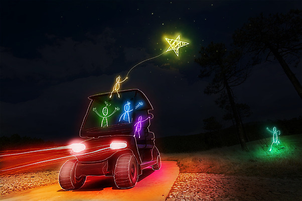 PSD 편집 편집이미지 별 백그라운드 상상 자동차 포토일러 사람 여러명 빛 광선 합성 네온 라이트페인팅 네온아트 이미지편집 자연요소 육상교통 다수 페인팅 파일형식