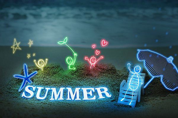 PSD 편집 편집이미지 알파벳 영어 계절 바다 백그라운드 상상 포토일러 사람 여러명 여름 단어 빛 모래사장 광선 합성 네온 라이트페인팅 네온아트 이미지편집 문자 다수 페인팅 파일형식