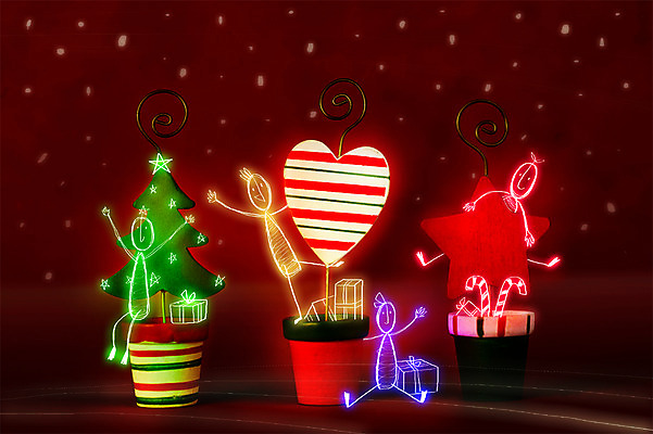 PSD 편집 편집이미지 계절 백그라운드 겨울 상상 포토일러 사람 여러명 빛 크리스마스트리 광선 오브젝트 합성 네온 라이트페인팅 네온아트 이미지편집 다수 크리스마스 페인팅 파일형식