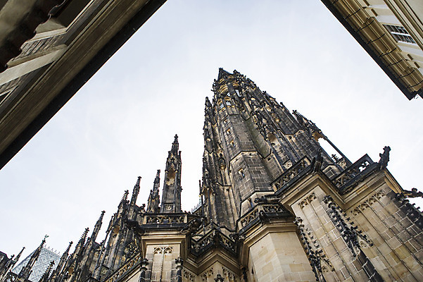 포토 JPG 주간 해외풍경 해외 유럽 로우앵글 유럽풍경 하늘 풍경 사람없음 야외 성당 체코 프라하 성비투스성당 국내포토 자연요소 나라 뷰포인트 종교건축 파일형식