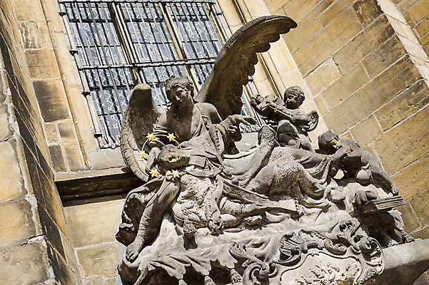 포토 JPG 주간 해외풍경 해외 유럽 날개 유럽풍경 천사 풍경 사람없음 야외 동상 성당 체코 프라하 성비투스성당 국내포토 자연요소 나라 종교건축 조형물 기념물 파일형식