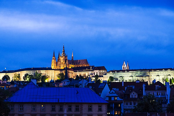 포토 JPG 해외풍경 해외 유럽 유럽풍경 하늘 풍경 사람없음 야외 건물 성 야간 체코 프라하 프라하성 국내포토 자연요소 건축물 나라 파일형식