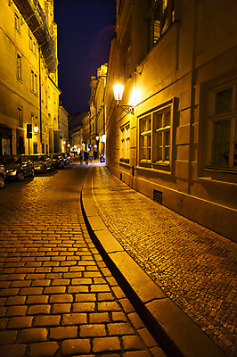 포토 JPG 해외풍경 해외 유럽 가로등 유럽풍경 거리 풍경 사람없음 야외 건물 골목길 야간 체코 프라하 국내포토 자연요소 건축물 공공시설 나라 길 파일형식