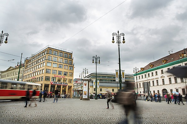 포토 JPG 주간 해외풍경 해외 유럽 가로등 유럽풍경 하늘 사람 풍경 여러명 야외 건물 체코 프라하 트램 국내포토 자연요소 건축물 공공시설 나라 교통수단 다수 파일형식