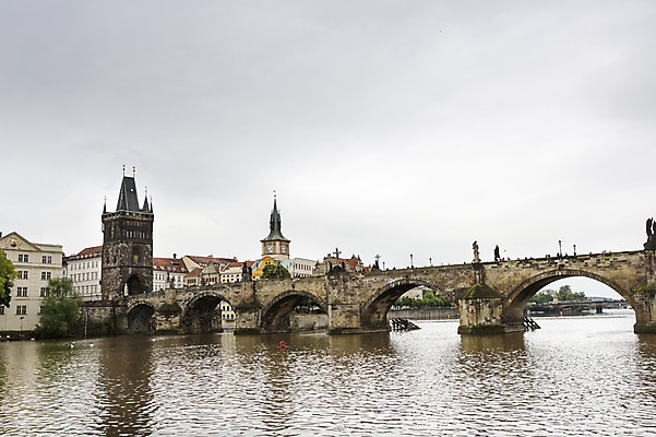 포토 JPG 주간 해외풍경 해외 유럽 유럽풍경 하늘 풍경 사람없음 야외 건물 강 체코 프라하 블타바강 카를교 가교 국내포토 자연요소 건축물 나라 다리_건축물 파일형식