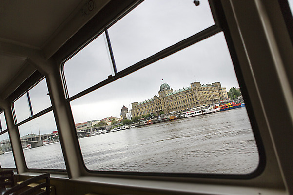 포토 JPG 주간 해외풍경 해외 유럽 유럽풍경 풍경 사람없음 야외 강 유람선 체코 프라하 블타바강 국내포토 자연요소 나라 배_교통 파일형식