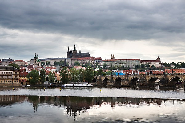 포토 JPG 주간 구름 해외풍경 해외 유럽 유럽풍경 하늘 풍경 사람없음 야외 건물 강 성 체코 프라하 블타바강 프라하성 가교 국내포토 자연요소 건축물 나라 파일형식