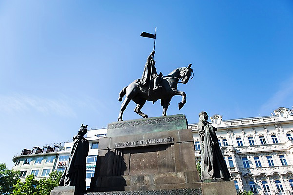 포토 JPG 주간 해외풍경 해외 유럽 유럽풍경 하늘 풍경 사람없음 야외 건물 동상 광장 체코 프라하 국내포토 자연요소 건축물 나라 조형물 기념물 파일형식