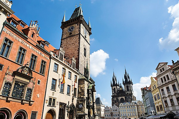 포토 JPG 주간 구름 해외풍경 해외 유럽 배경화면 유럽풍경 하늘 풍경 사람없음 야외 건물 도시풍경 성당 탑 도시 시계탑 체코 프라하 구시청사 천문시계 틴성당 국내포토 자연요소 건축물 나라 시계 종교건축 파일형식