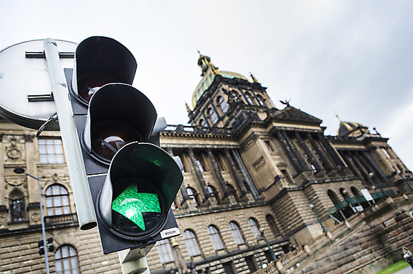포토 JPG 주간 해외풍경 해외 유럽 유럽풍경 하늘 풍경 사람없음 야외 건물 신호등 박물관 체코 프라하 국립박물관 체코국립박물관 국내포토 자연요소 건축물 나라 파일형식