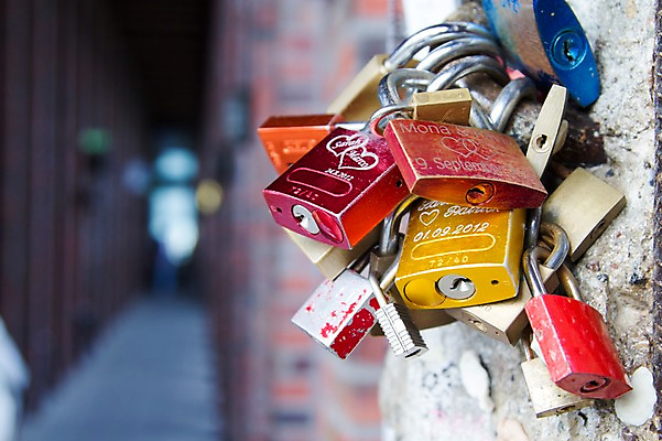 포토 JPG 주간 배경화면 자물쇠 사람없음 야외 아웃포커스 여러개 국내포토 자연요소 다수 촬영기법 파일형식