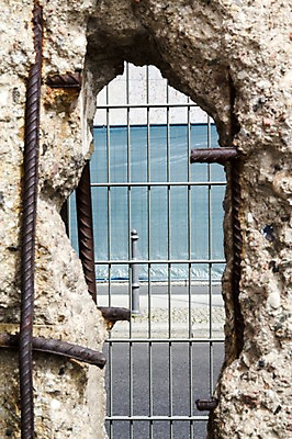 포토 JPG 주간 해외풍경 해외 유럽 유럽풍경 독일 풍경 사람없음 야외 창살 베를린 베를린장벽 쇠창살 국내포토 자연요소 나라 파일형식