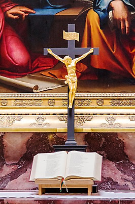 포토 JPG 기독교 종교 십자가 독일 실내 사람없음 장식 성경 전시 천주교 예수 베를린 국내포토 유럽 종교용품 내부 신_종교 파일형식