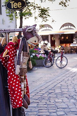 포토 JPG 주간 옷 인형 거리 독일 사람없음 야외 아웃포커스 옷걸이 베를린 국내포토 자연요소 유럽 촬영기법 파일형식