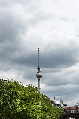 포토 JPG 주간 나무 식물 해외풍경 해외 유럽 유럽풍경 하늘 독일 풍경 사람없음 야외 베를린 텔레비전타워 국내포토 자연요소 나라 탑 파일형식