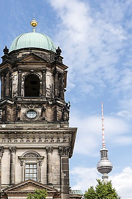 포토 JPG 주간 해외풍경 해외 유럽 유럽풍경 하늘 독일 풍경 사람없음 야외 성당 베를린 베를린성당 텔레비전타워 국내포토 자연요소 나라 종교건축 탑 파일형식