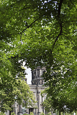 포토 JPG 주간 나무 식물 해외풍경 해외 유럽 유럽풍경 독일 풍경 사람없음 야외 성당 베를린 베를린성당 국내포토 자연요소 나라 종교건축 파일형식